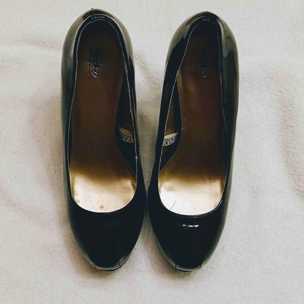 Women black heels